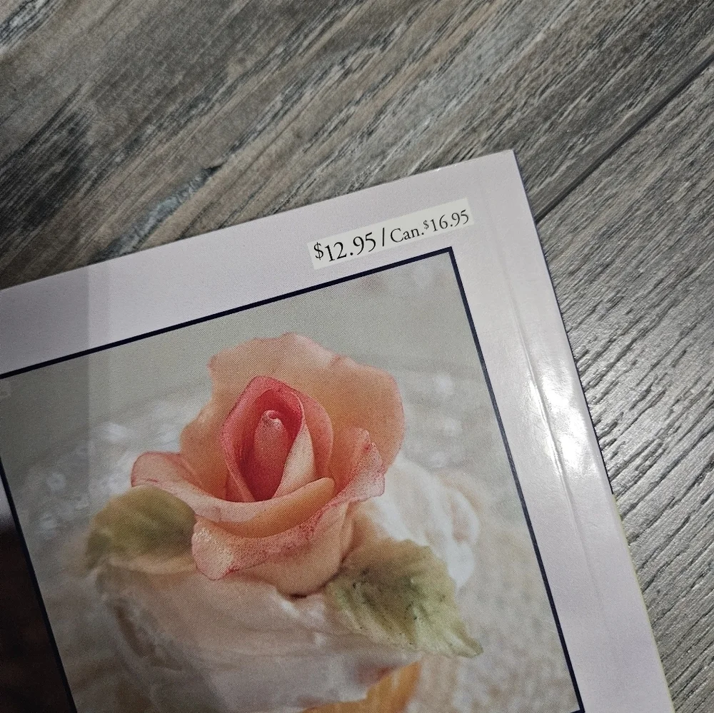 2 Cupcake Decorating Cookbooks